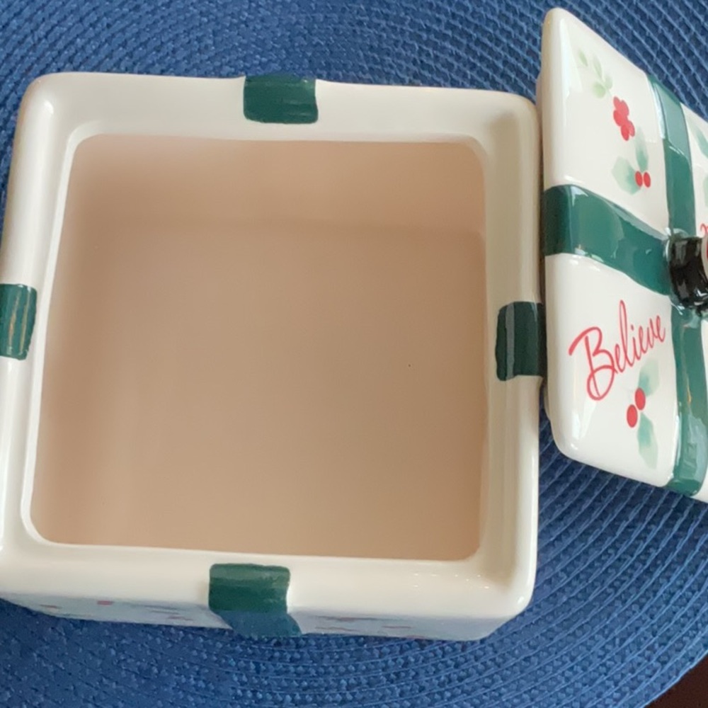 🌿NWOT Pfaltzgraff Winterberry Santa Treat Jar🌿 - Picture 8 of 14